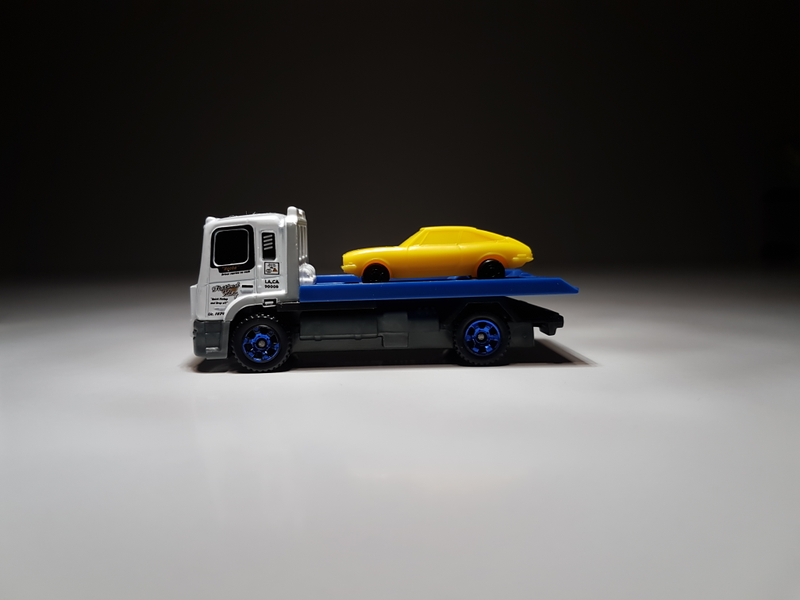 Illustration for article titled Makeitfit Monday: Isuzu Elf Vehicle Transporter by Tomica